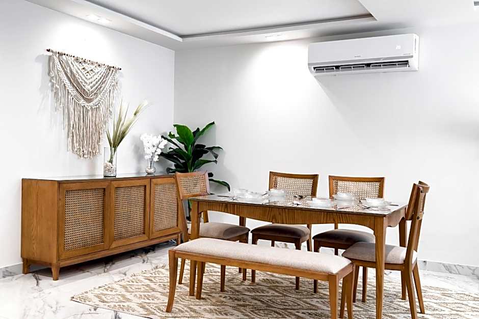 The 2BDR Radiant Residence 5 min to Airport