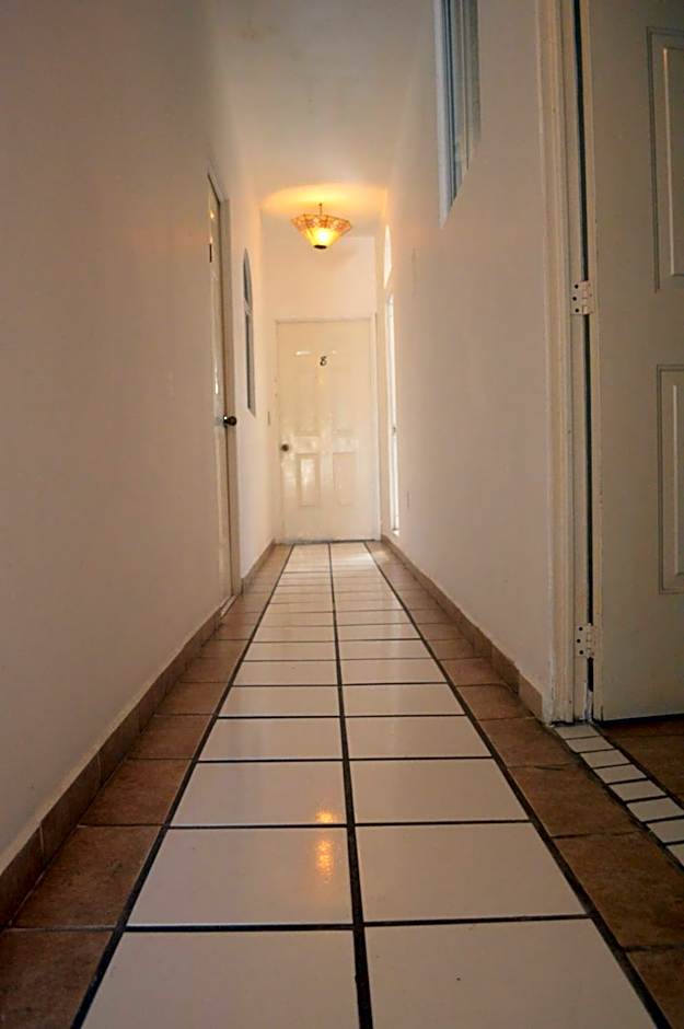 Alexandross Hostel