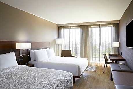 Queen Room with Two Queen Beds - Hearing Accessible