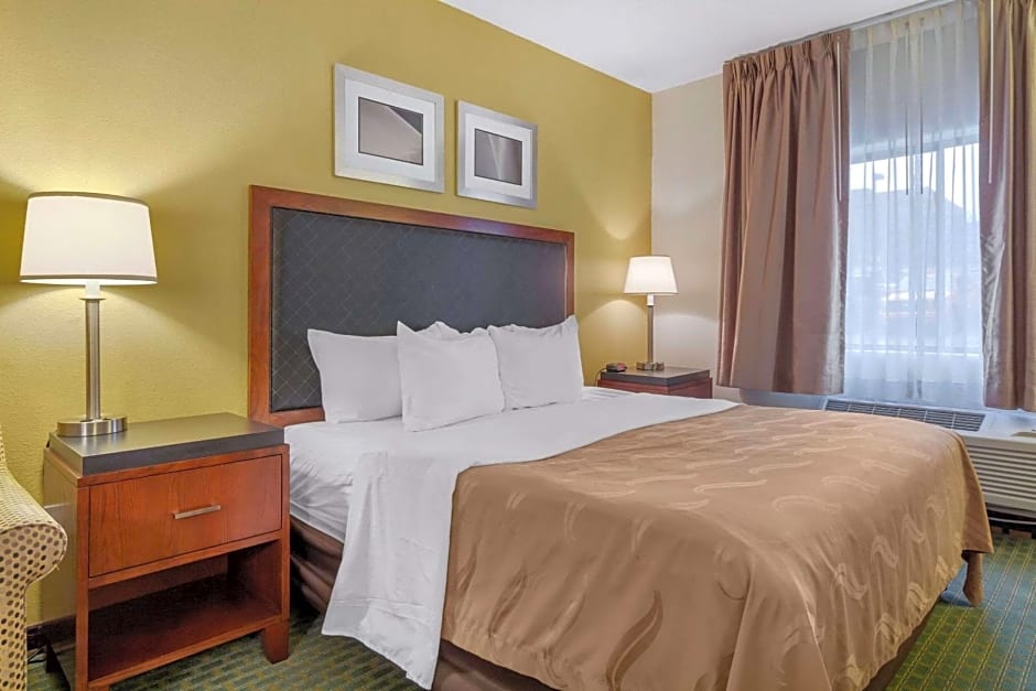 Quality Inn & Suites Lakewood - Denver Southwest