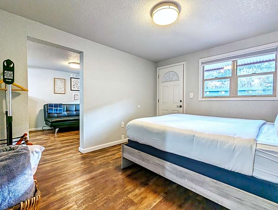 The Fountain Creek Inn of Manitou Springs