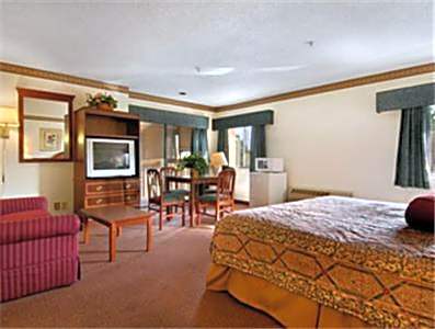 King Suite - Non-Smoking