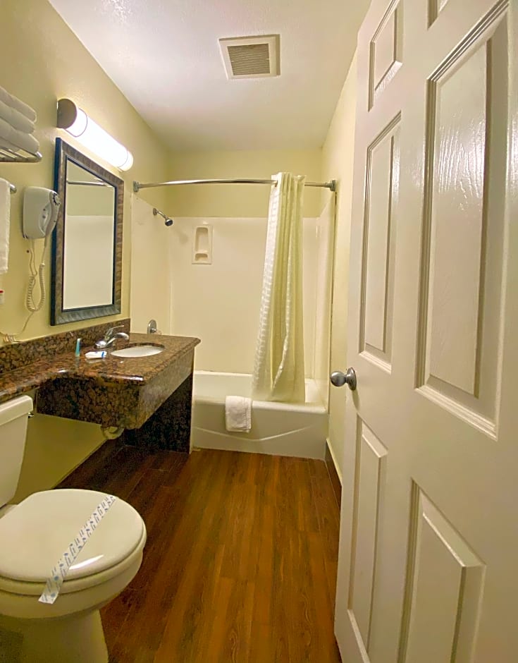 Rodeway Inn & Suites