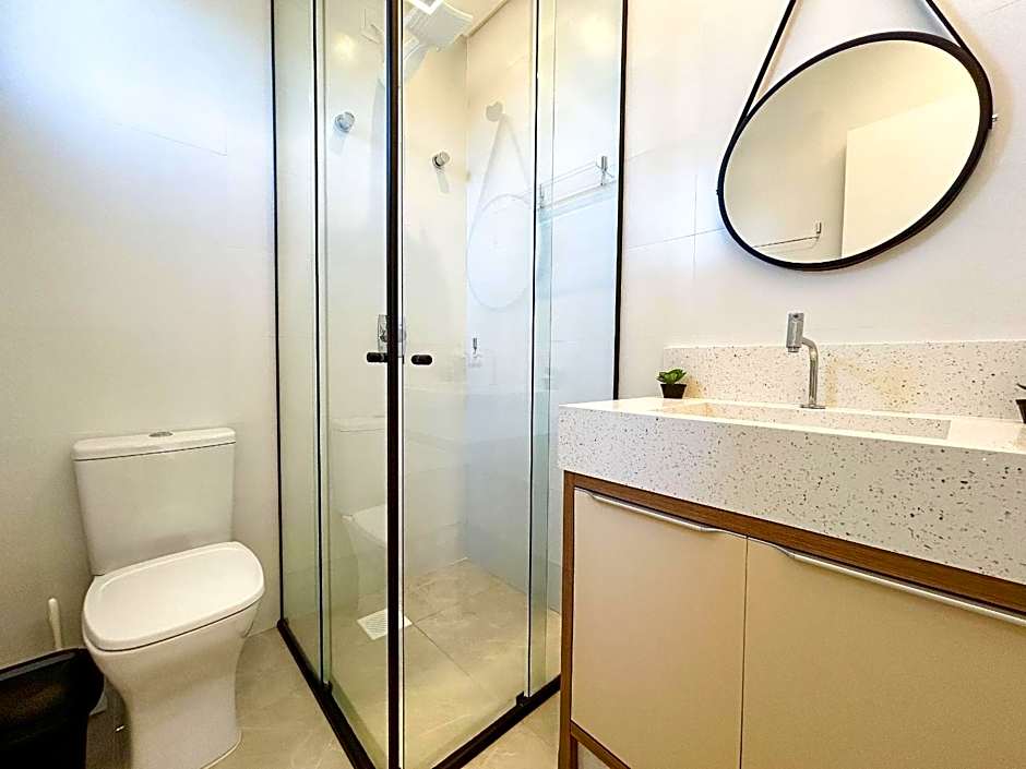 Apto NOVO, com piscina, 250m da praia