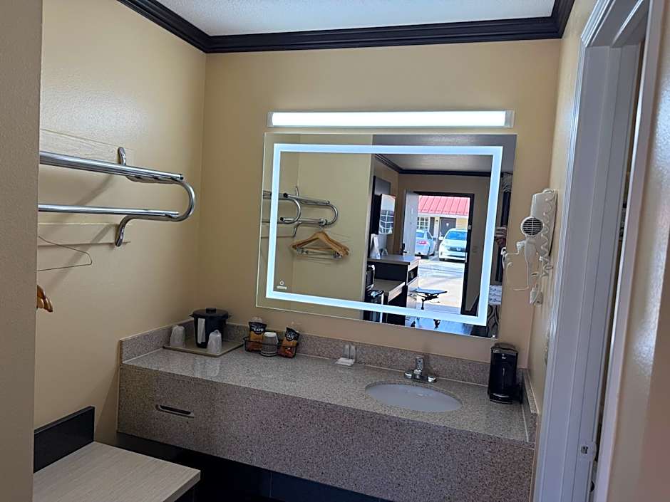 Regency 7 Motel