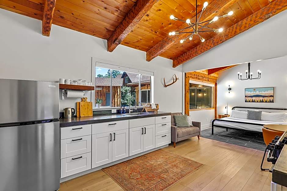 Basecamp Lodge