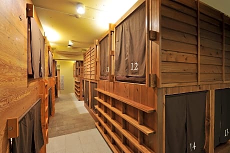 2 Deluxe Capsule Beds with Shared Bathroom
