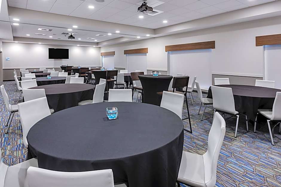 Holiday Inn Express & Suites Rice Lake By IHG