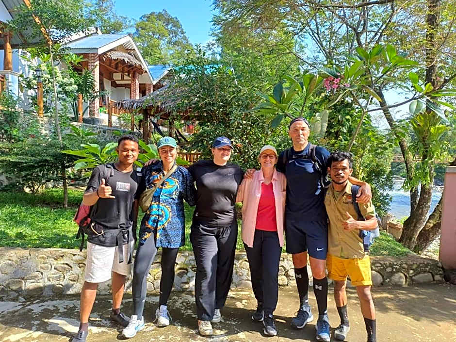 Asim Paris Guesthouse & jungle trekking