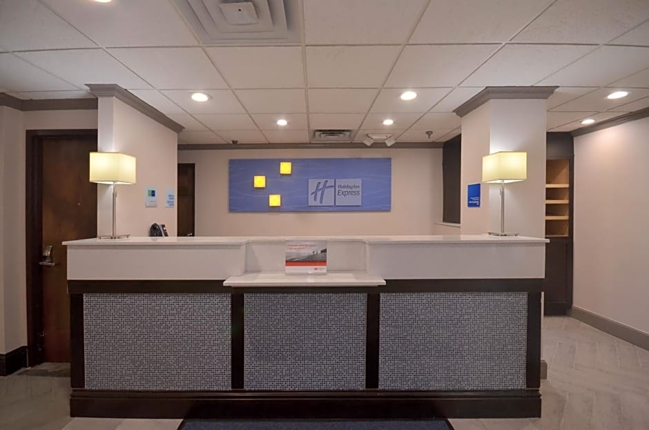 Holiday Inn Express & Suites Fayetteville University of Arkansas Area, an IHG Hotel
