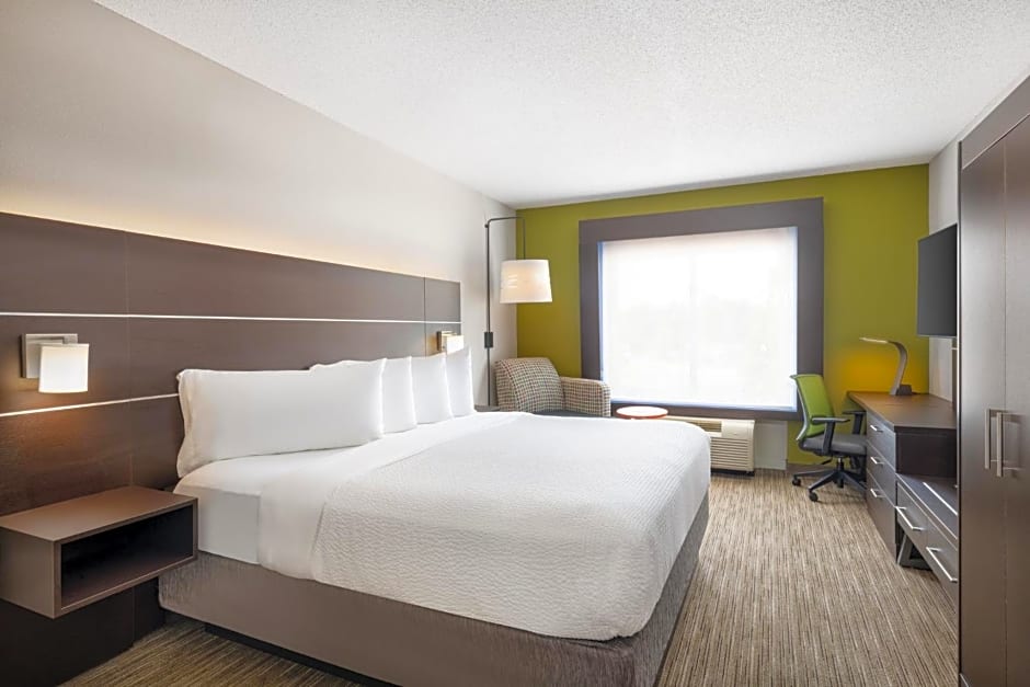 Holiday Inn Express & Suites Spring Hill By IHG