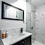 Beautiful renovated home 3 mins drive to Fall