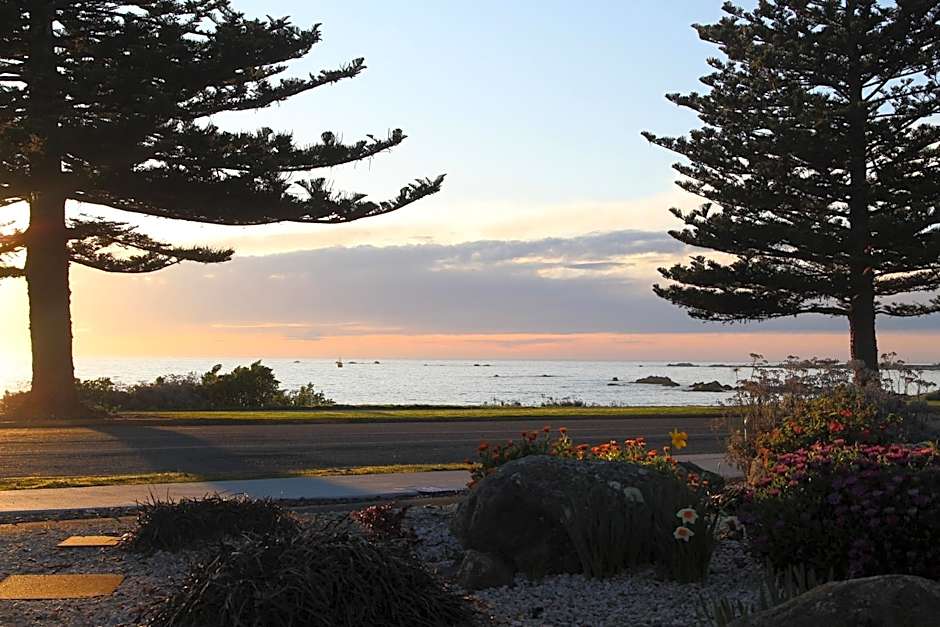 Sierra Beachfront Motel