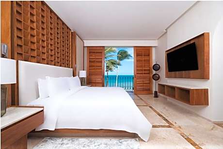 Suite, 1 King, Ocean view, Balcony