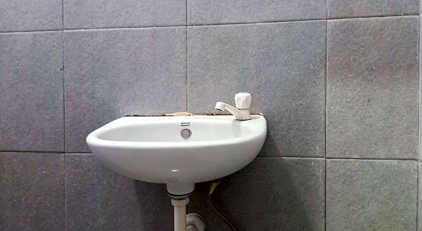 RedDoorz Syariah near Universitas Muhammadiyah Bungo