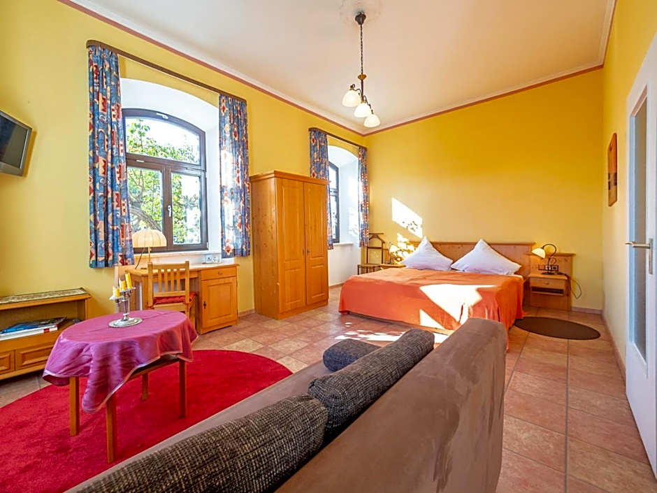 Eventhotel & Gasthof zur Post beim John in Obing