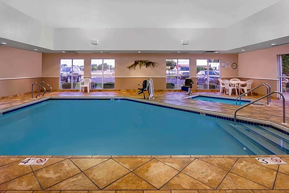 Super 8 by Wyndham Madison South