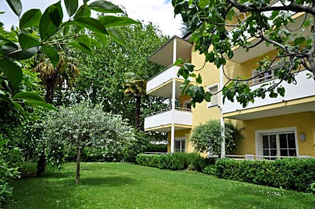 Apartments Villa Majense