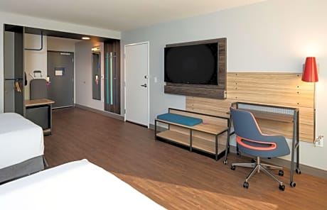 Queen Room with Two Queen Beds - Mobility Access