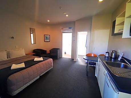 One-Bedroom Family Suite