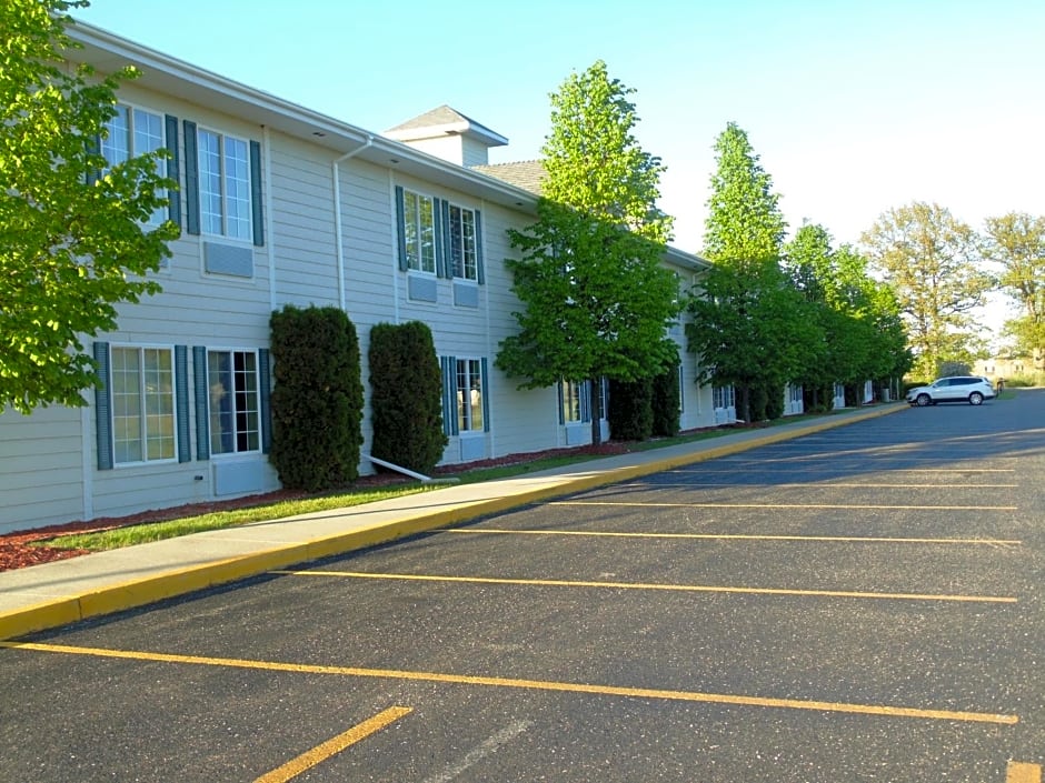 American Inn And Suites Houghton Lake