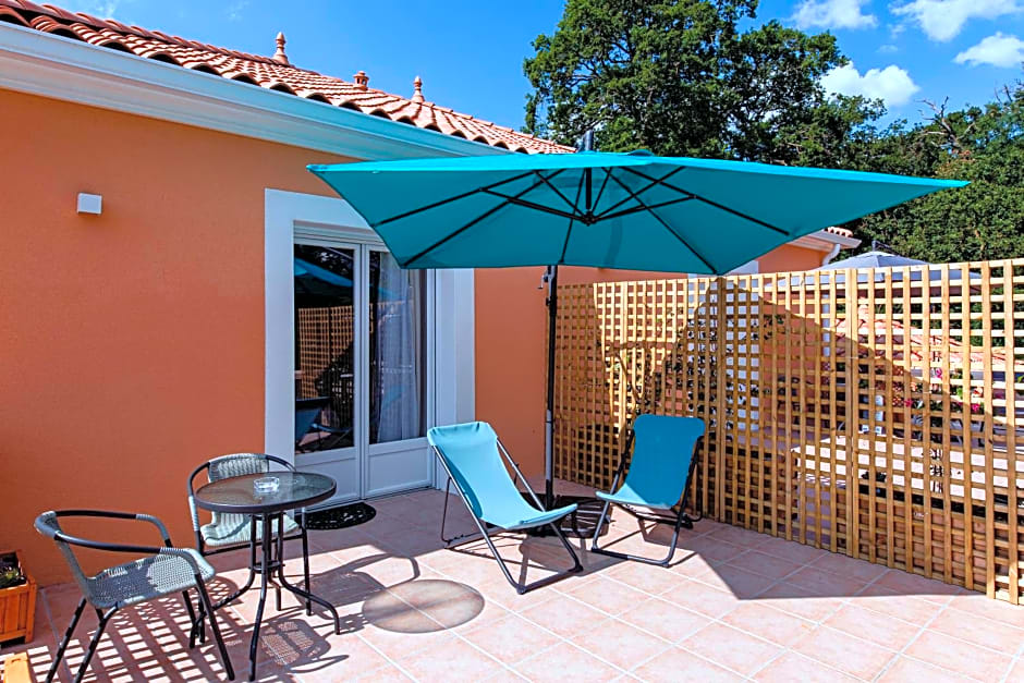 VILLA DES CHENES-Adult only