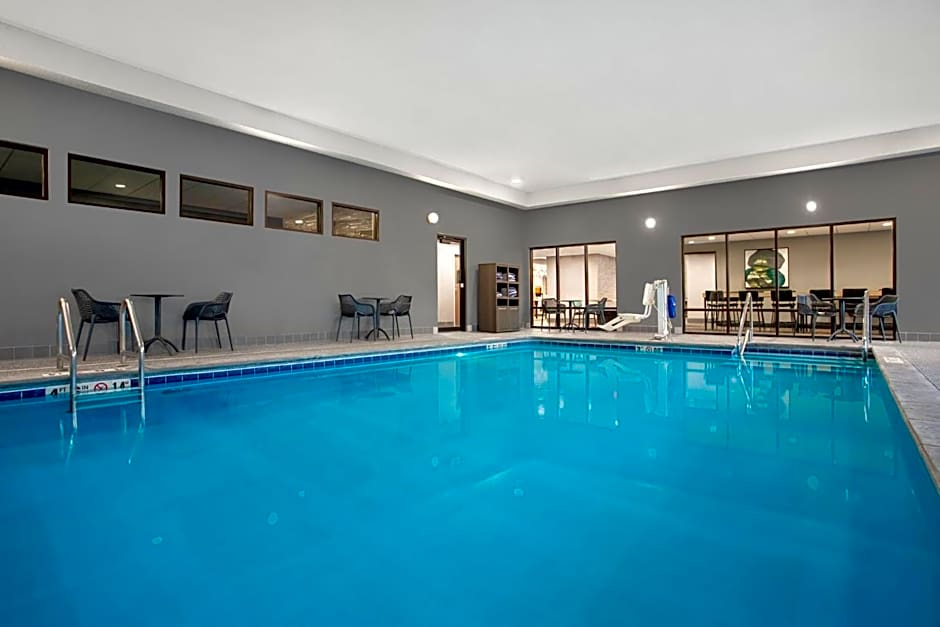 Holiday Inn Express Hotel And Suites Clinton By IHG