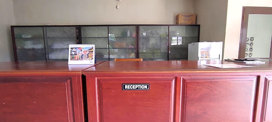 OYO 93051 Wisma Syariah Buloe Near Lapangan Abubakar Lambogo Batili Enrekang