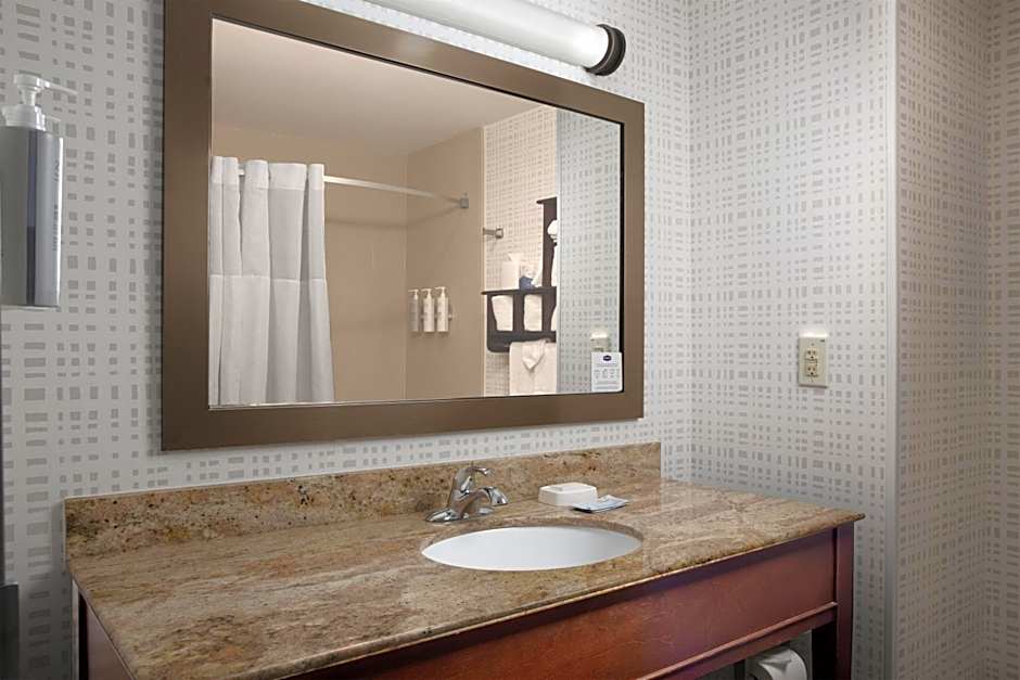 Hampton Inn By Hilton Magnolia