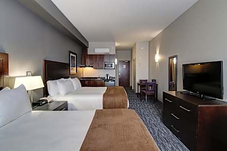 Queen Room with Two Queen Beds and Kitchenette