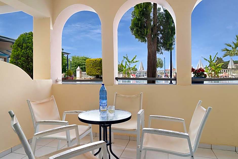 Sandy Maria studio 501