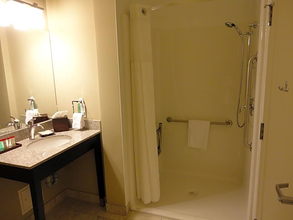 Ramada by Wyndham Emerald Park/Regina East