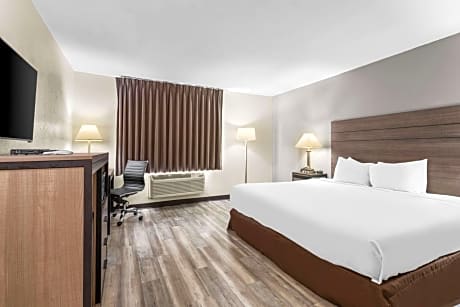 King Room with Roll-In Shower - Disability Access