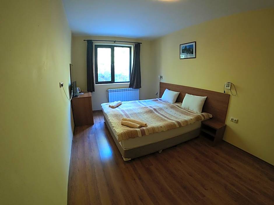 Rusaliite Adventure House