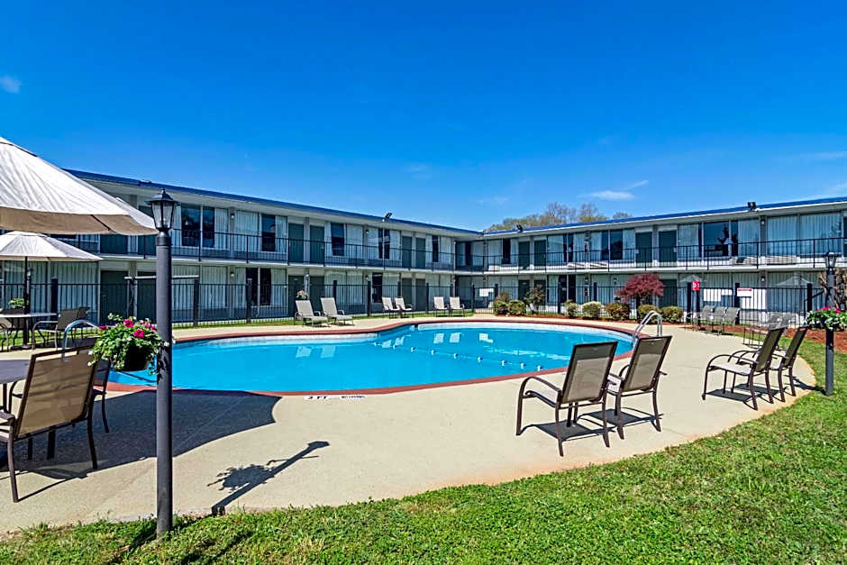 Quality Inn & Suites (Carteville) – Cartersville, GA