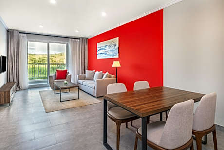 1 Queen Bed Deluxe Room Partial Ocean View Non-Smoking