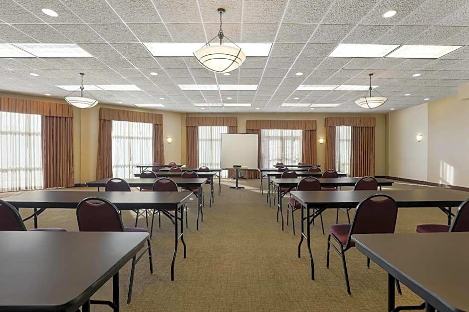 MainStay Suites Fitchburg - Madison