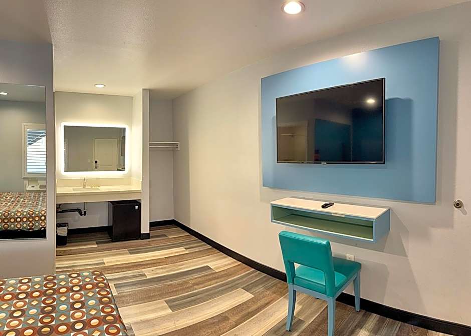 La Casa Motel, Burbank Airport