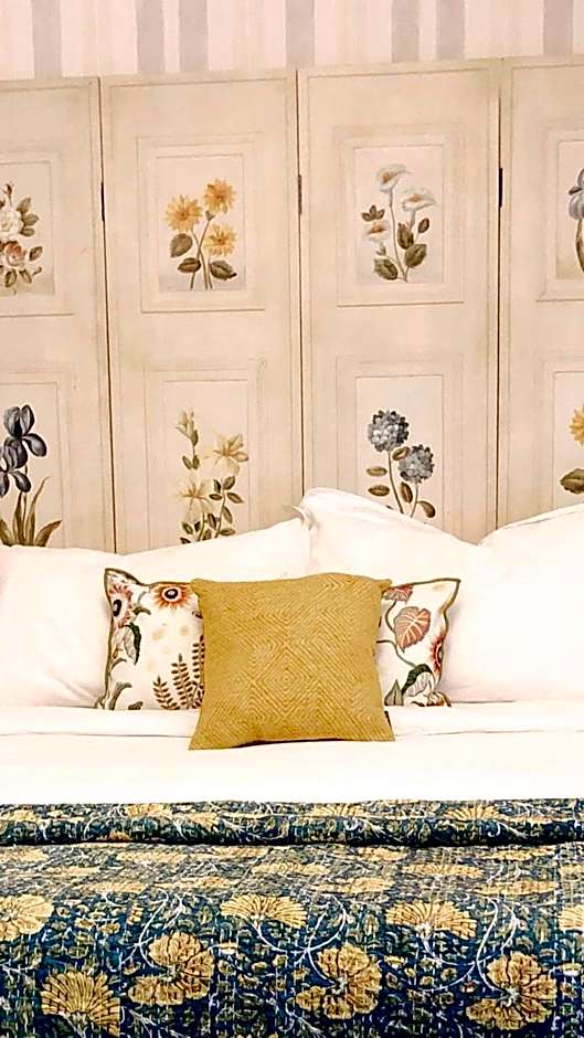 1560- Domaine Des Cinq Jardins- A Magical and Authentic Mansion