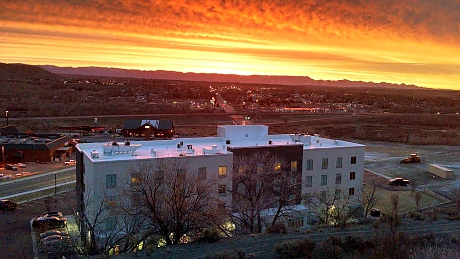 Holiday Inn Express & Suites Price By IHG