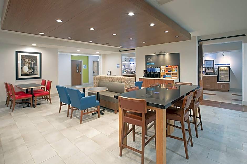 Holiday Inn Express Hotel & Suites Longmont By IHG