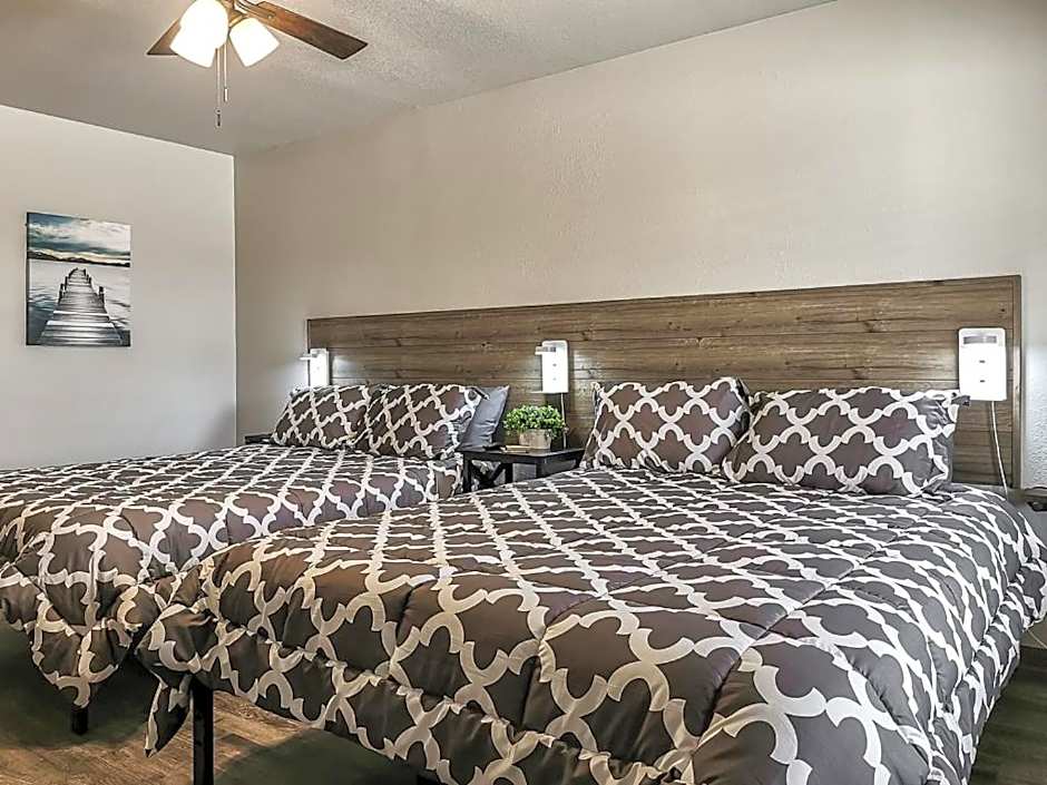 Valley Cabins Double Queen Hotel Room