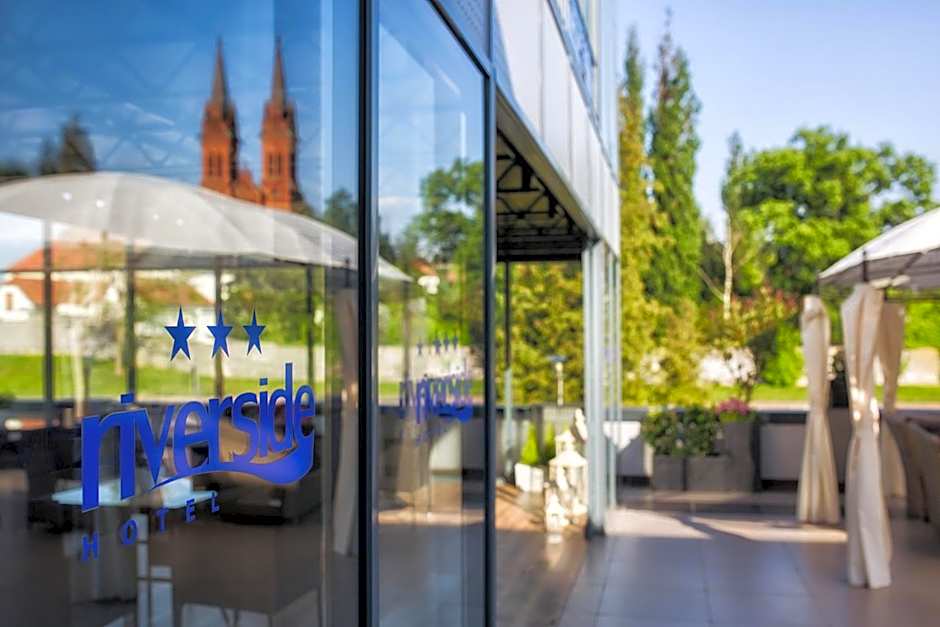 Riverside Hotel