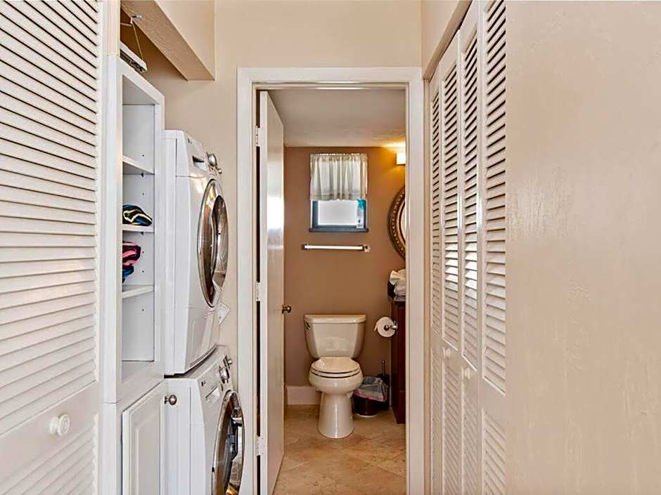 Knot a Care Remodeled Direct water access condo with ocean and pool views NOW SLEEPS SIX