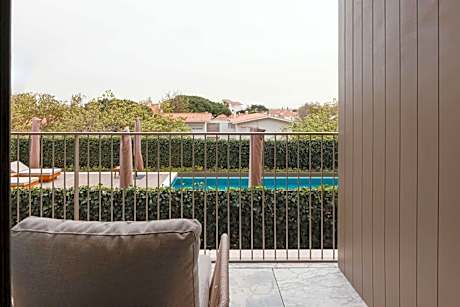 King Guest Rm With Balcony