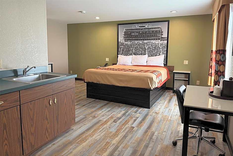 Super 8 by Wyndham Frankfort IN