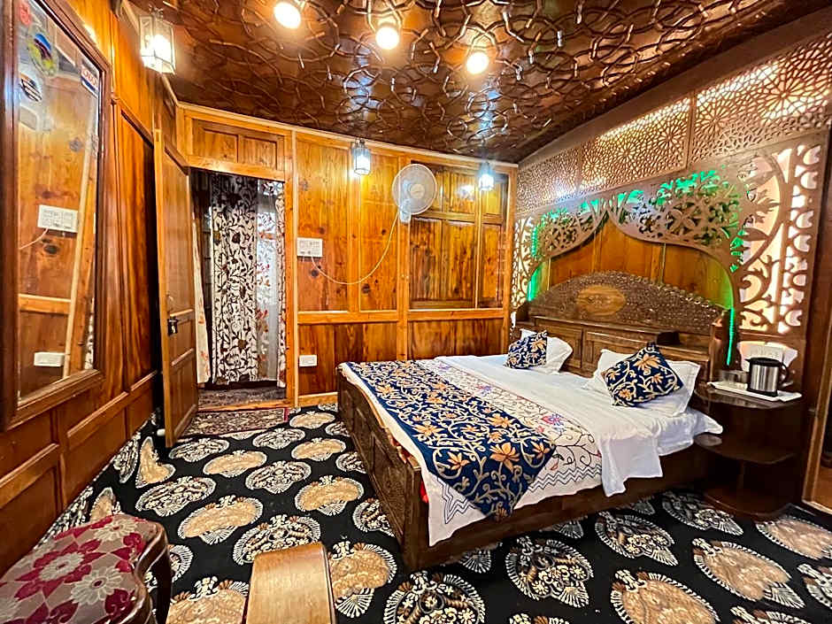 Young Shahzada Group of Houseboats