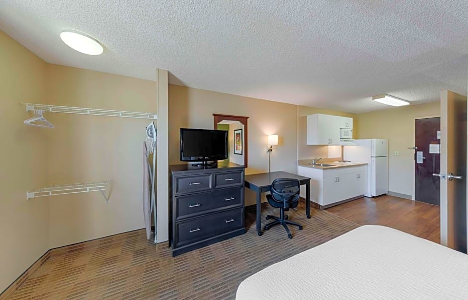 Extended Stay America Suites - Orange County - Katella Ave.