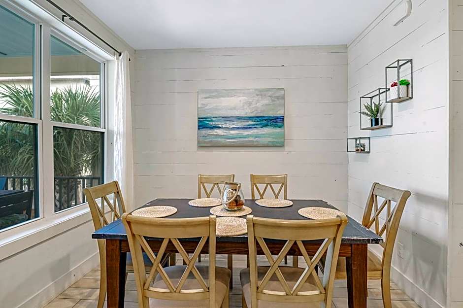 TRUE BLUE-Coastal cottage-3 min walk to beach! POOL!