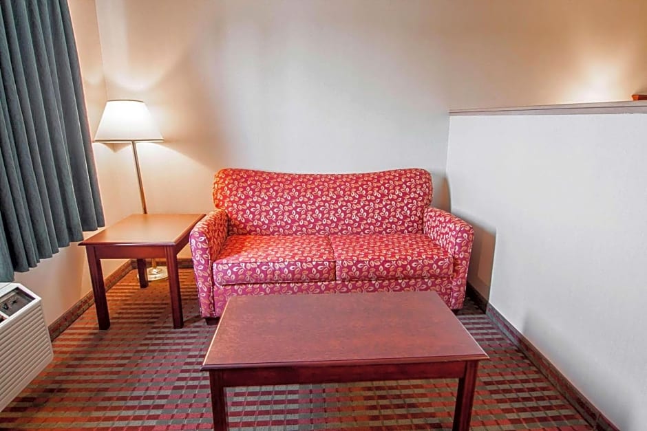 Bridgeway Inn & Suites
